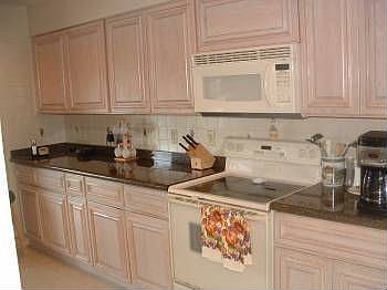 4th image of 640 Edgewater Dr