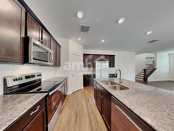 3rd image of 5921 W Larkspur Dr
