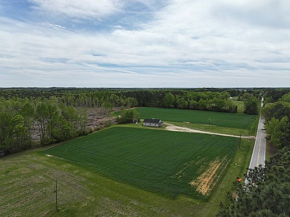 4th image of 452 Strange Rd