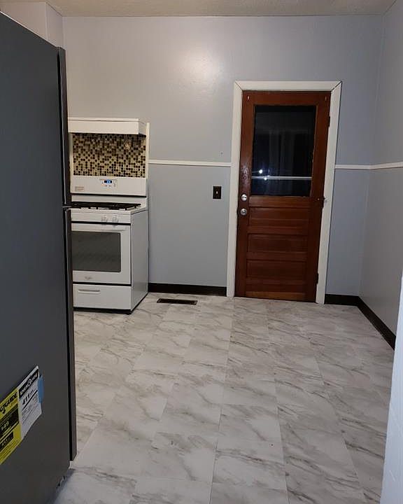 2nd image of 84 River St