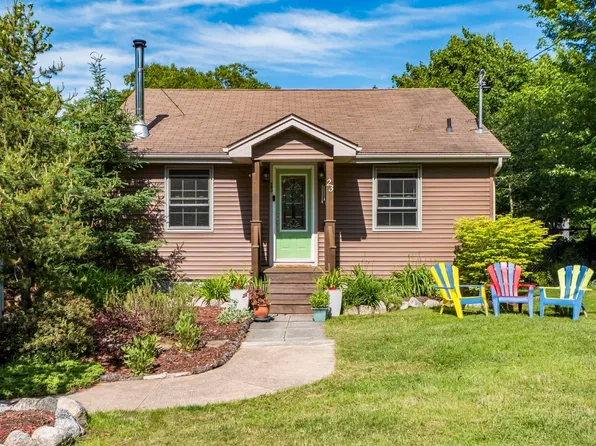 23 Circle Dr, Halifax, NS B3P 1J9