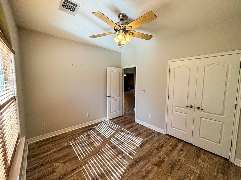 304 Deer Hollow Dr — Photo 13