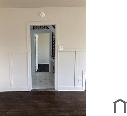 2nd image of 974 W 47th St