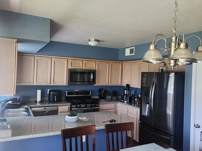 3281 Emerald Point Dr — Photo 3