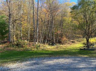 11 Applewood Ln, Cornwall Bridge, CT 06754