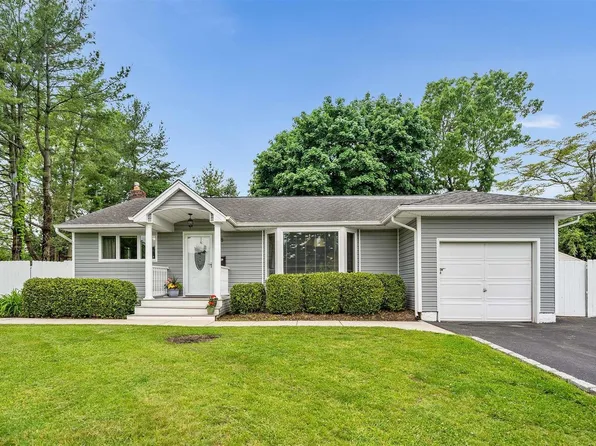 8 Magnolia Drive, Commack, NY 11725
