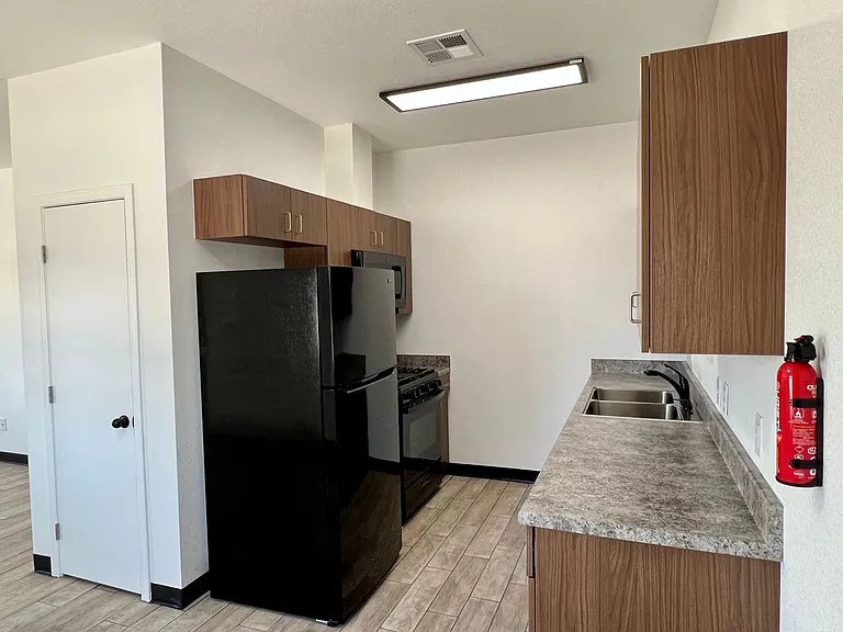 578 S 1st Ave — Photo 7