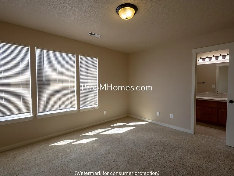259 N Cedar St — Photo 7