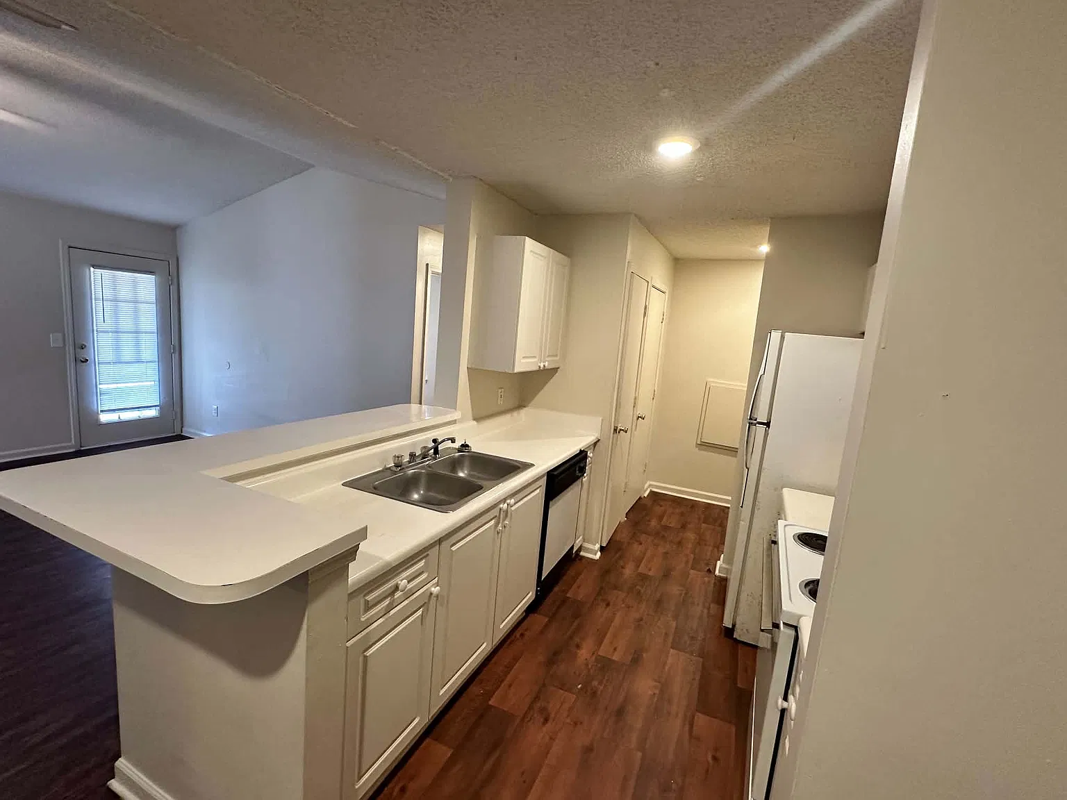 2 bed, $1,295 — Photo 2