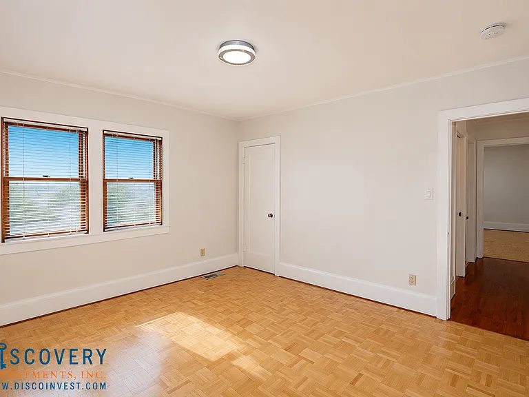 1122 Winsor Ave — Photo 25