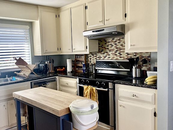 3rd image of 7 Doris Ct #7