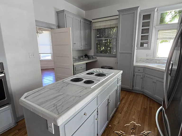210 N Auburn St — Photo 17