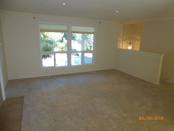 4th image of 123 165th Ave NE