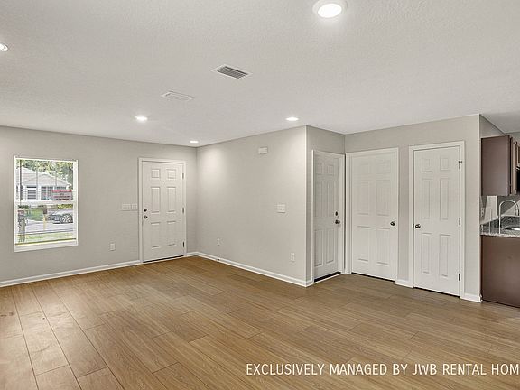 3rd image of 3719 Peachtree St