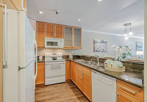 2nd image of 725 Mariposa Ave APT 102