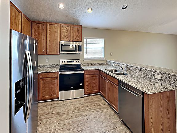 4th image of 1054 Moosehead Dr