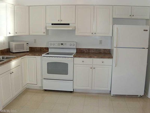 4th image of 4818 Lake Dr