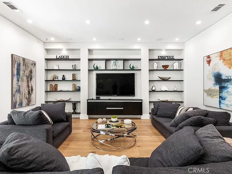 12606 Emelita St — Photo 37