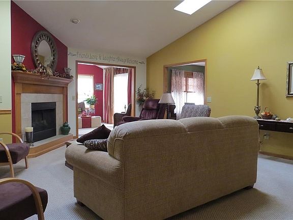 5th image of 121 Royal Troon Dr SE
