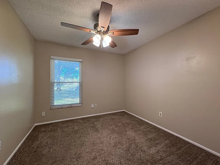 1135 Covington St — Photo 13
