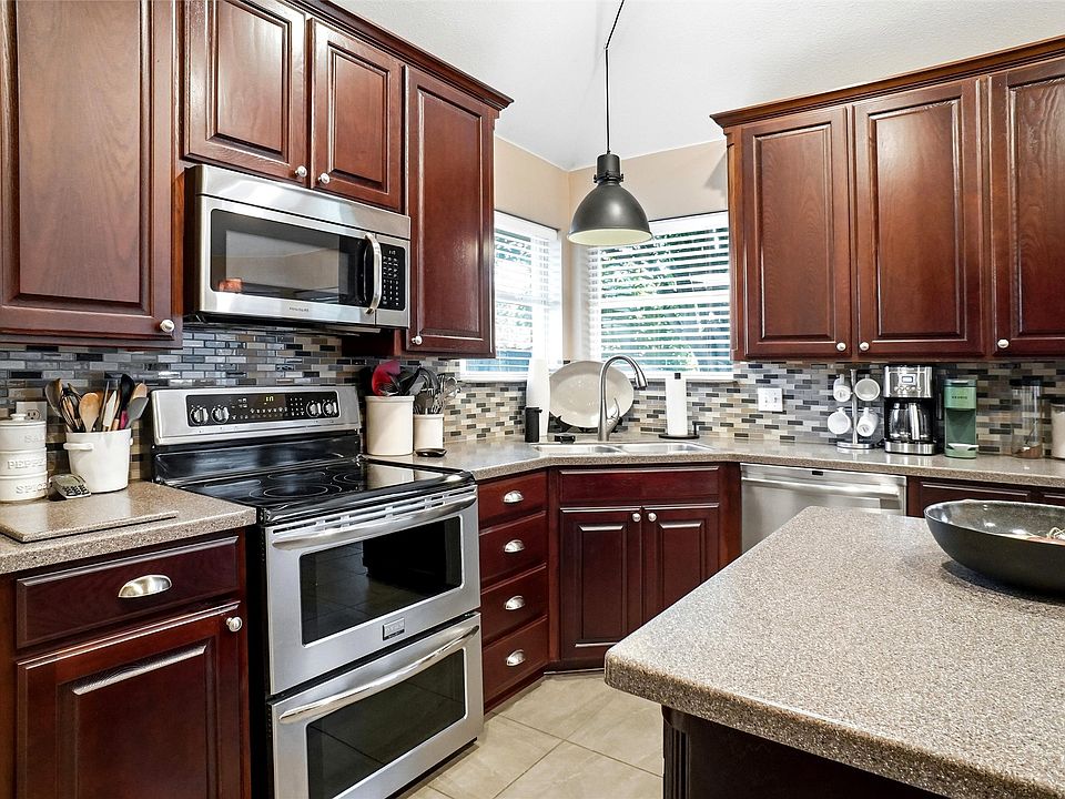 1st image of 106 Honeysuckle Dr