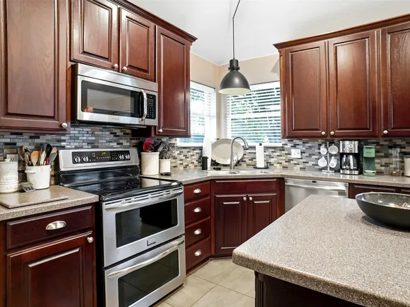 106 Honeysuckle Dr, Justin, TX 76247