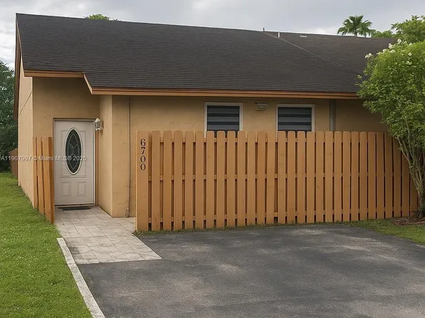 6700 NW 190th St, Hialeah, FL 33015