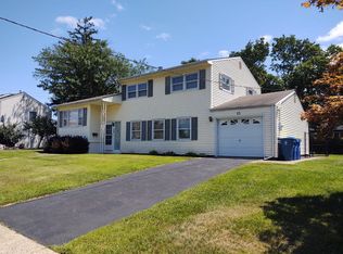 13 Winthrop Rd, Somerset, NJ 08873