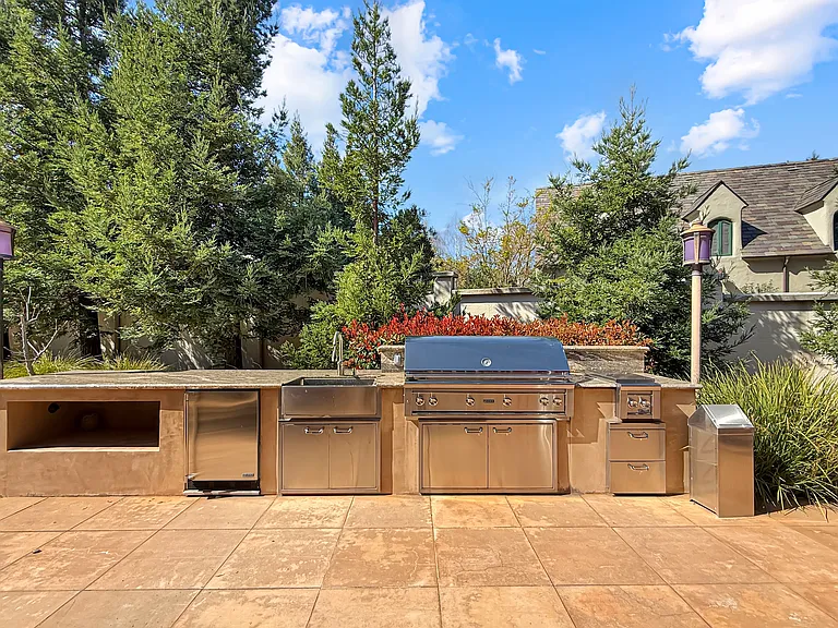 1526 Hillview Dr — Photo 35