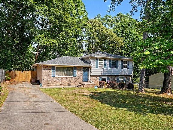 3rd image of 6260 Crestview Ln