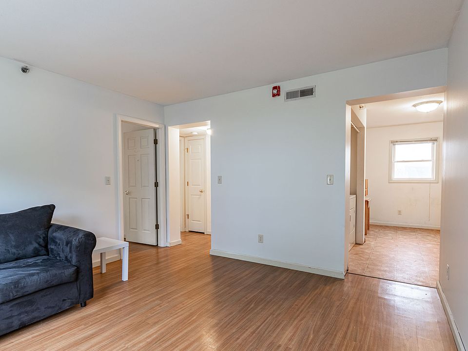 1st image of 527 Grant Ave #10635477