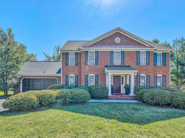 6120 Sandhurst Dr, Roanoke, VA 24018