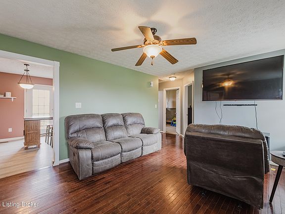 2nd image of 178 Wooded Oak Ct