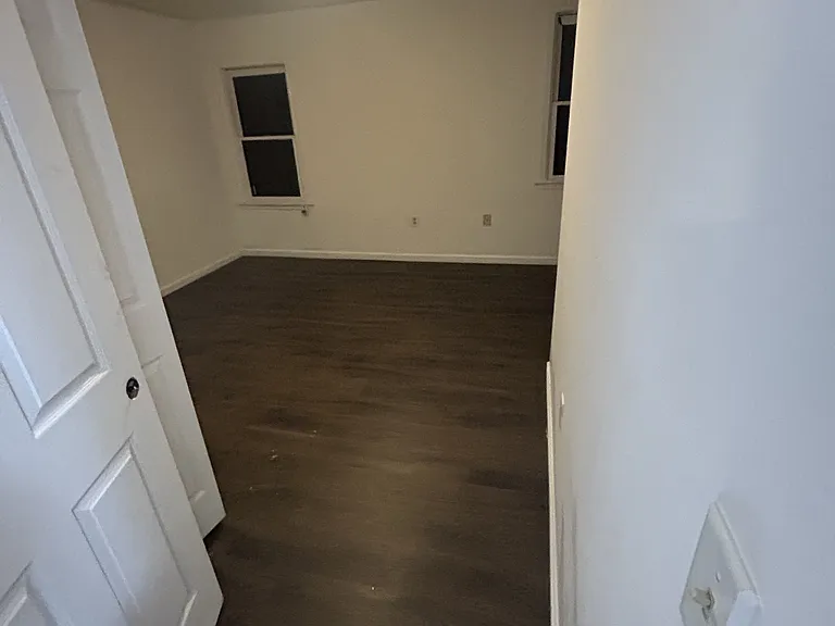 1433 Derry St — Photo 7
