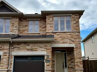 949 Klondike Rd, Ottawa, ON K2W0E3