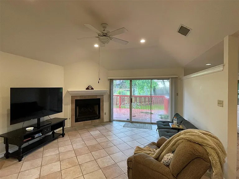 603 Green Field Cv — Photo 3