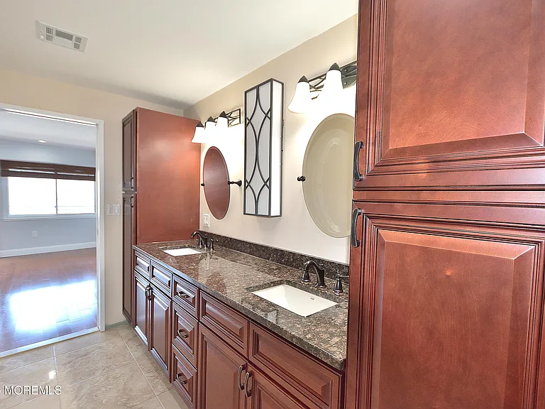 525 Ocean Blvd #405 — Photo 31