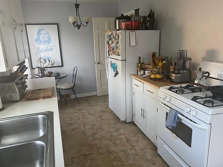 110 Colonial Rd — Photo 5