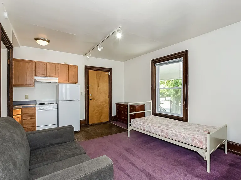 1328 Washtenaw Ave — Photo 3