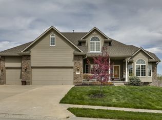 6720 Greyson Dr, Papillion, NE 68133