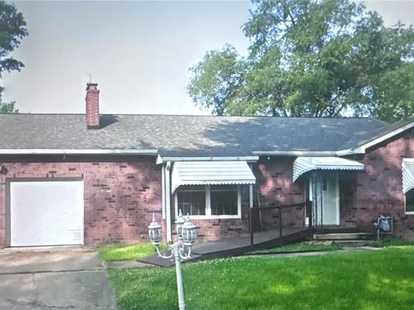 3800 Michelle Dr, Belleville, IL 62226