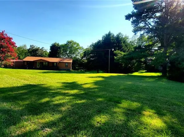 120 Kirkman Rd, Mount Airy, NC 27030