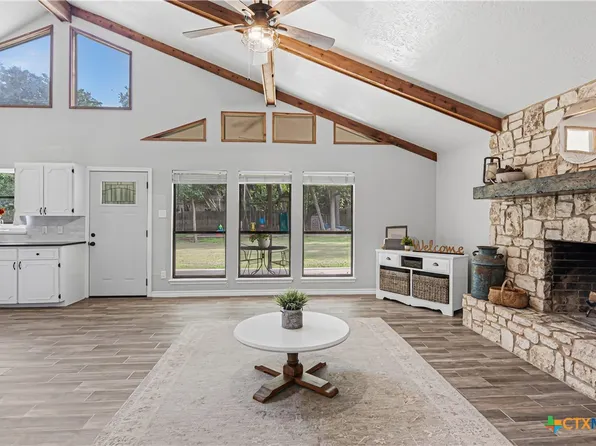122 Twin Oak Rd, Seguin, TX 78155