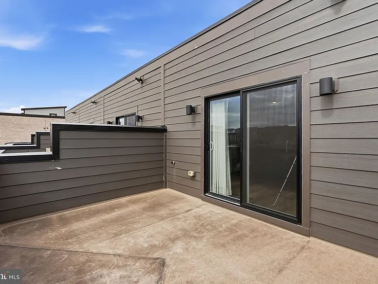 153 Locke St — Photo 33