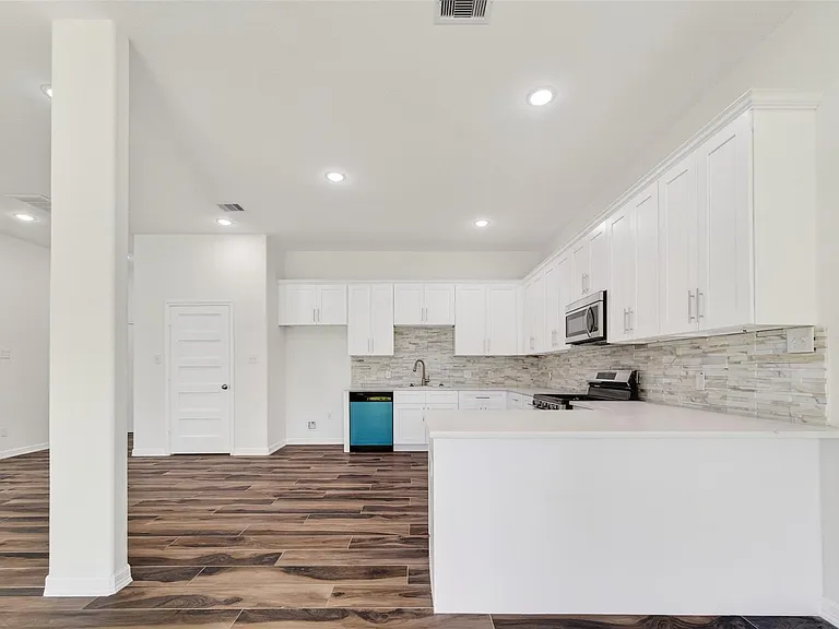 8628 Scott St — Photo 19