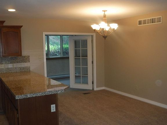 4th image of 426 Evergreen Ct