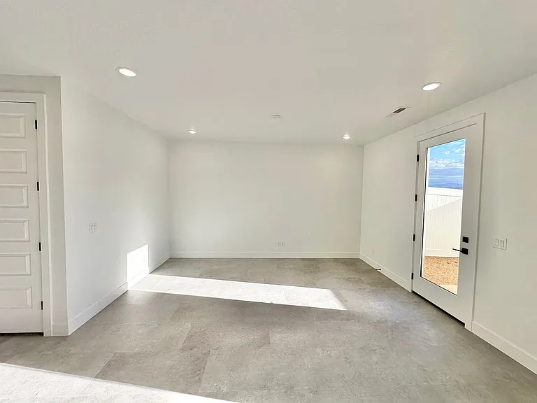 329 S 1930 W — Photo 15