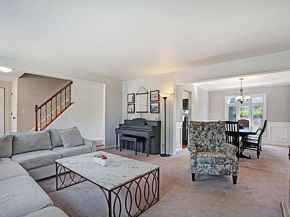3rd image of 555 Dalton Ln