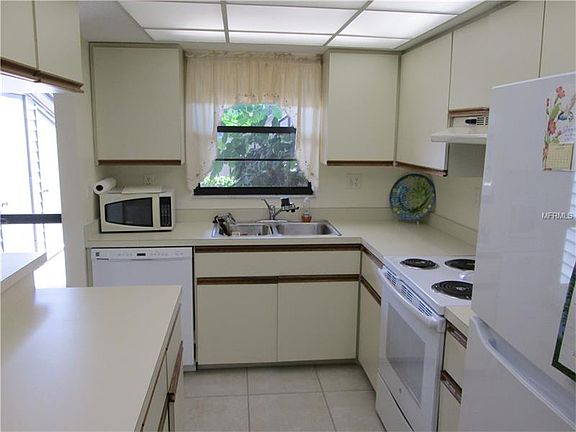 3rd image of 933 Capri Isles Blvd APT 41