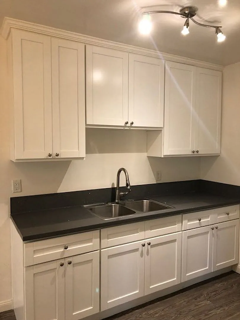 Apt 118th Place — Photo 2